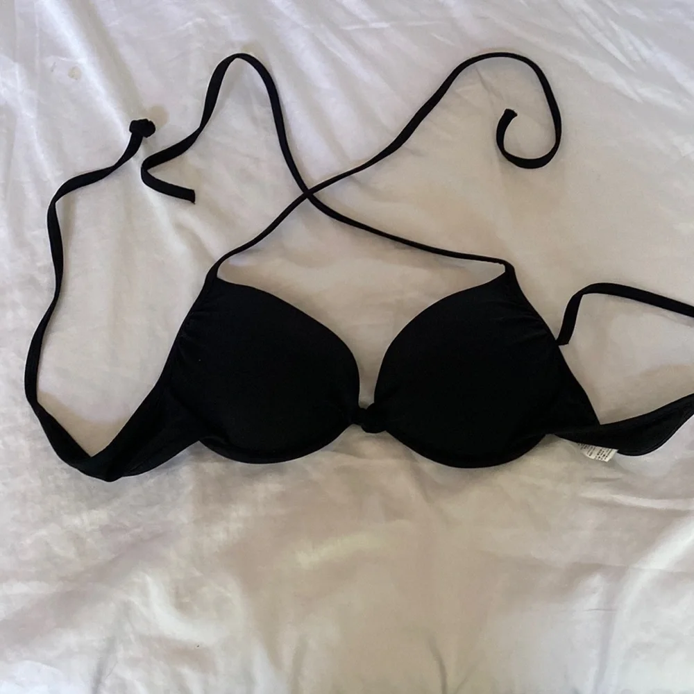 Old Navy woman’s black push up with underwire bikini top size small - Picture 1 of 6